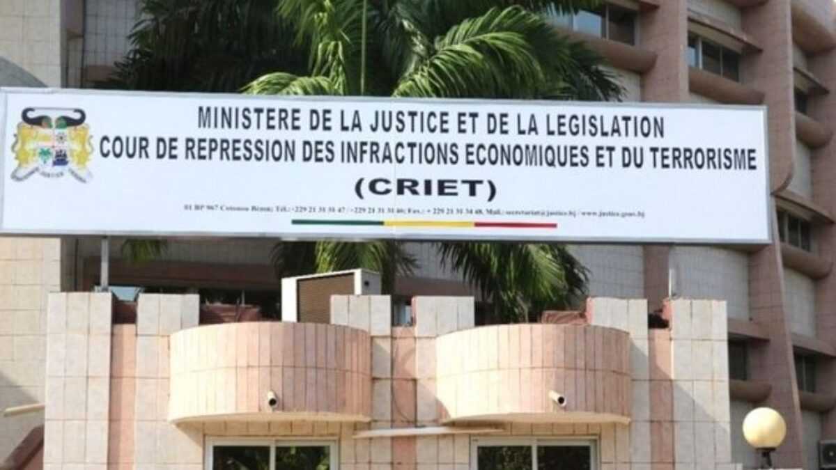 Procès du commissaire Delcoz Kindjanhoundé : report au 17 août 2026